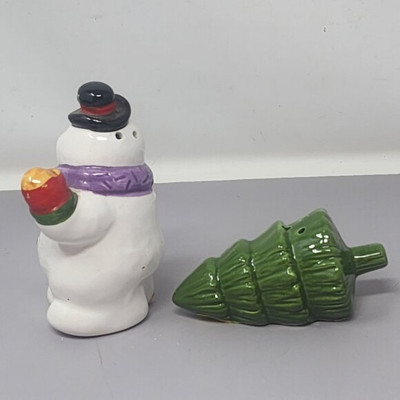 Vintage Enesco Snowman & Christmas Tree‎ Ceramic Salt & Pepper Shakers - Picture 2 of 10